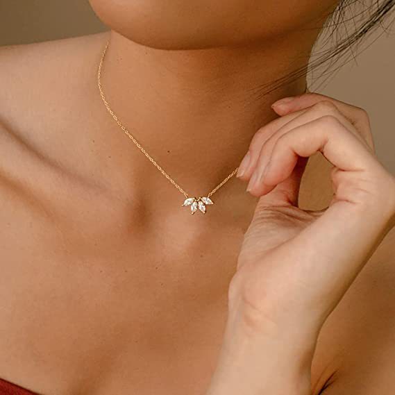 Minimalist Shining Flower Petal Necklace