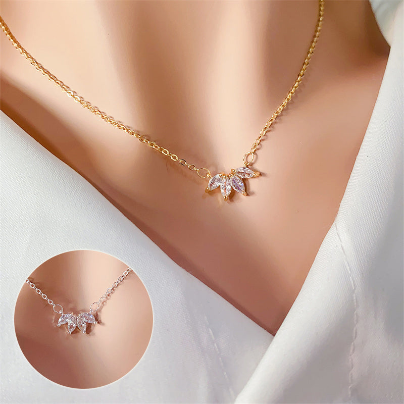 Minimalist Shining Flower Petal Necklace