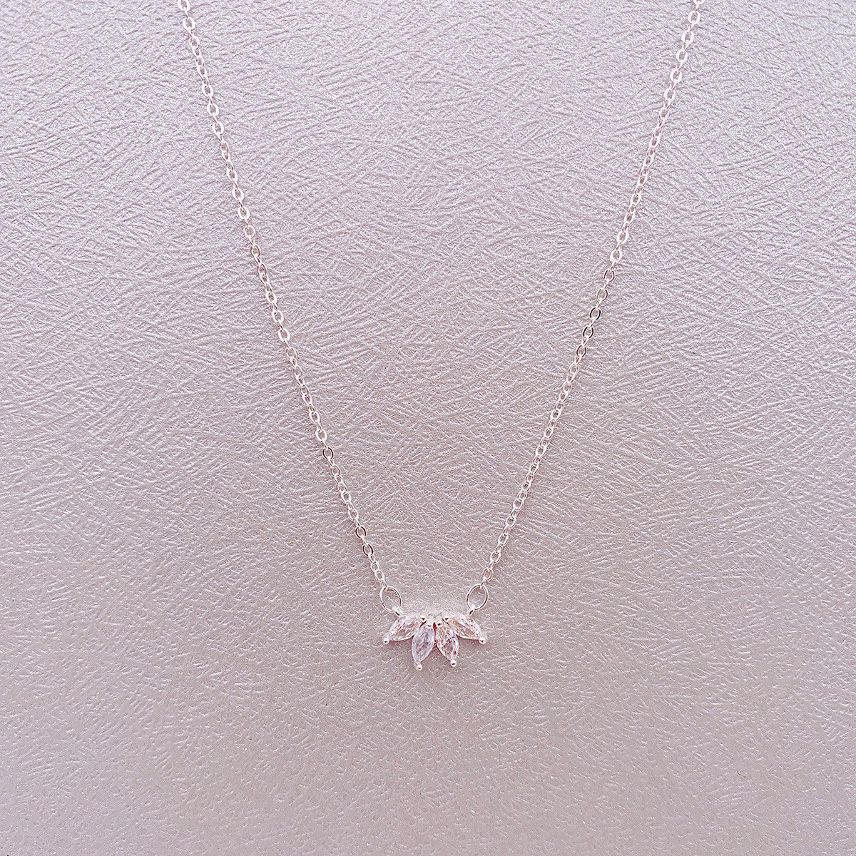 Minimalist Shining Flower Petal Necklace