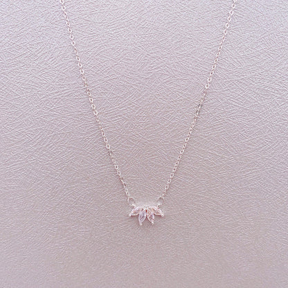 Minimalist Shining Flower Petal Necklace